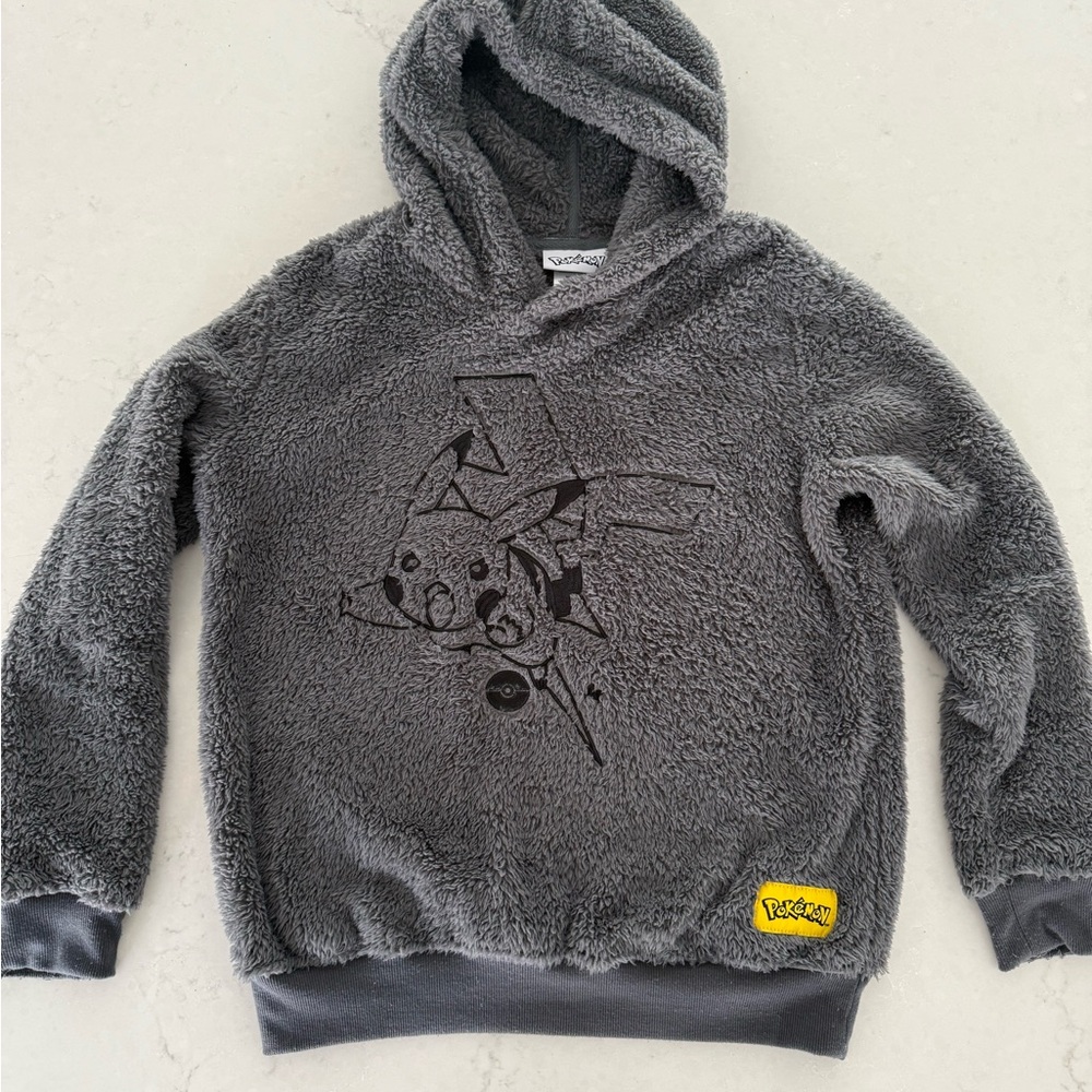 Pokémon youth sz m (10-12) Cozy Gray Sherpa like Fleece Hoodie